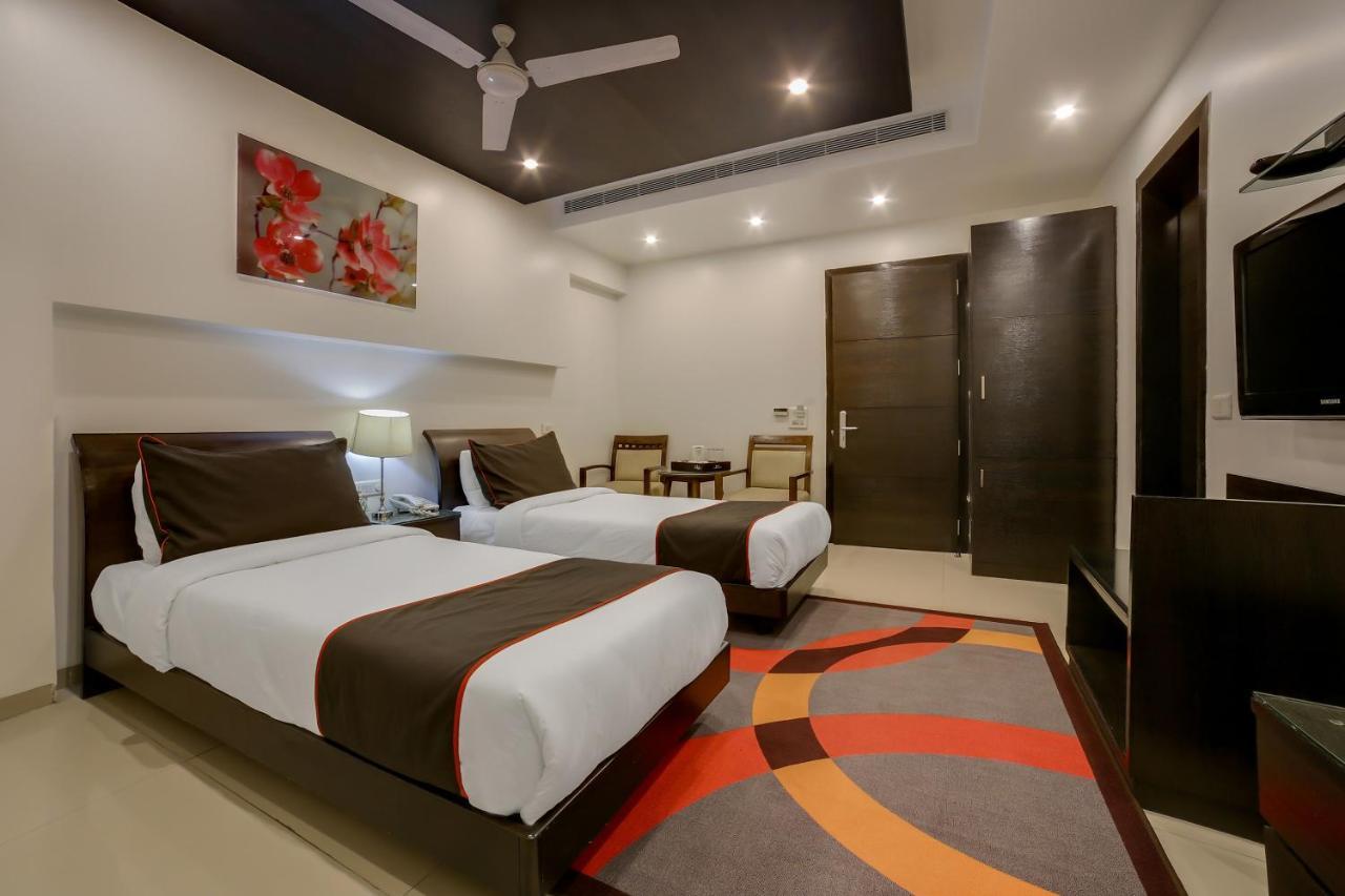 Townhouse Oak Safdarjung Hotel New Delhi Eksteriør billede